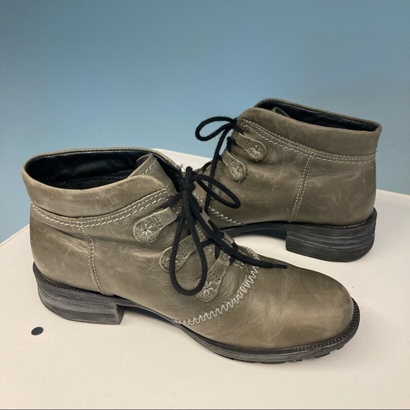 JOSEF SEIBEL Sz 38 Grey Distressed  Lace Up Ankle Booties - Picture 4 of 9